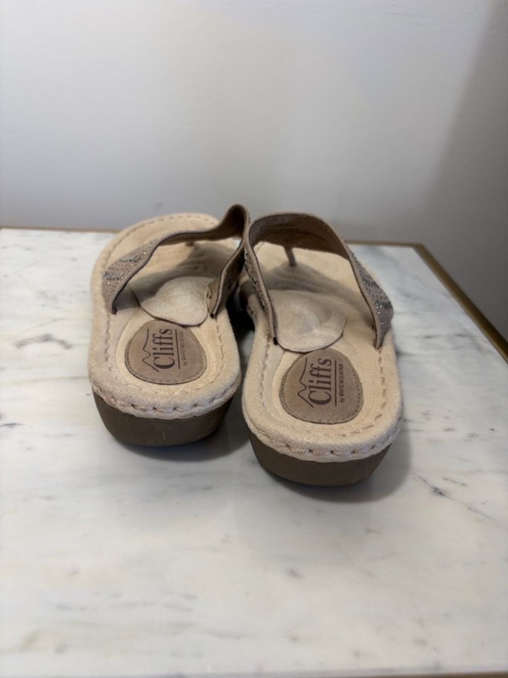 Cliffs by WHITE MOUNTAIN Cienna Beaded Thong Sandal - 8 EUC - Picture 3 of 8